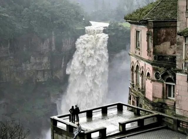 Tequendamita Waterfalls + El Peñol + Guatape tour from Medellin